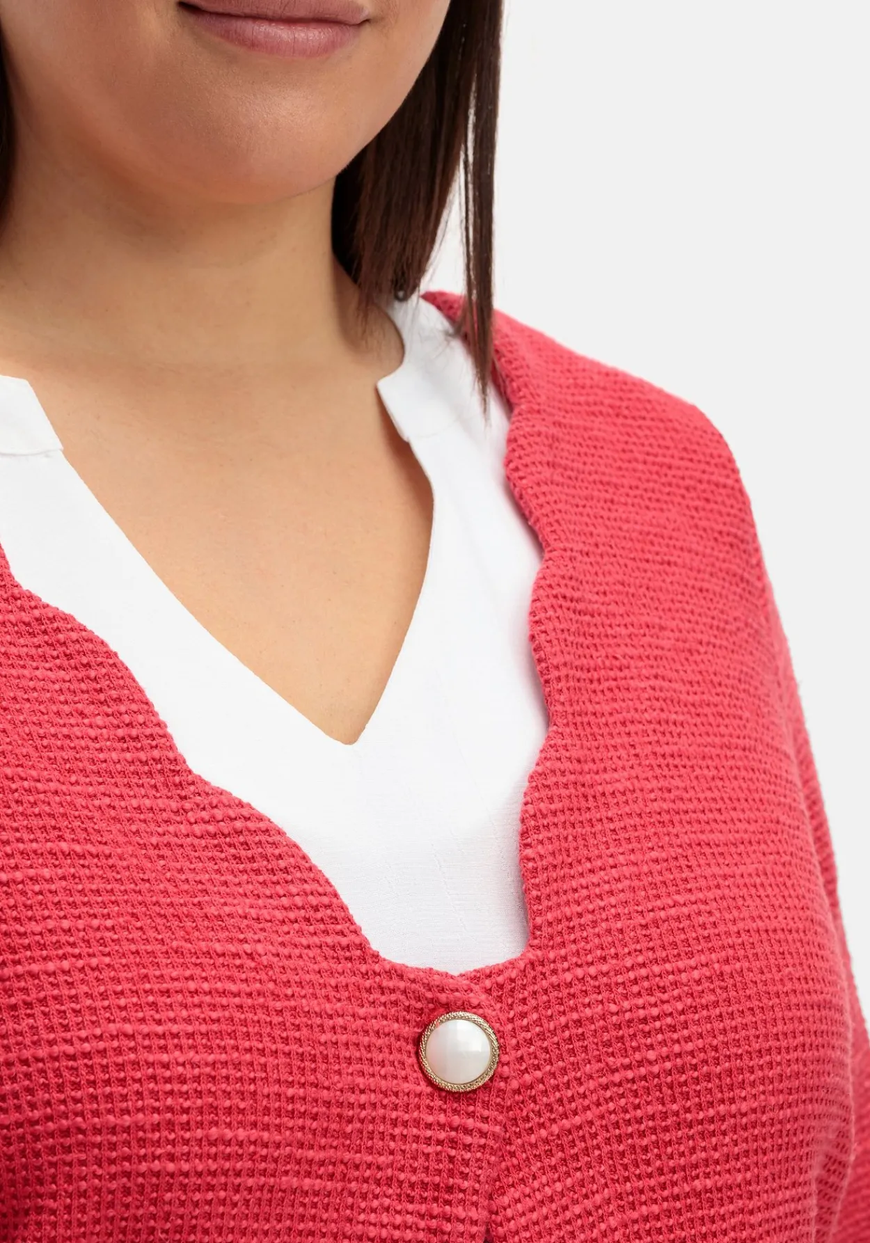Strickjacke mit Knopfverschluss, aus Bouclé-Qualität<creation L Sale