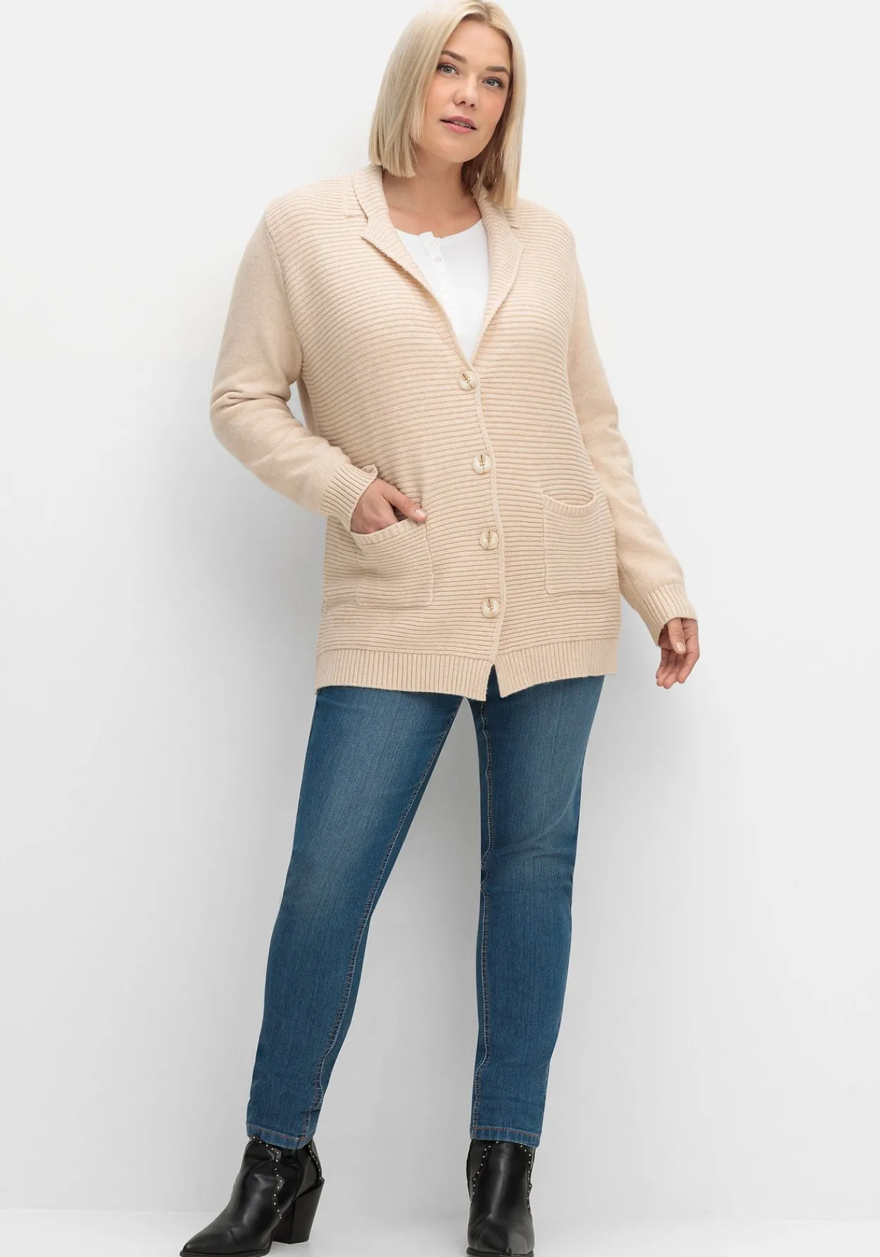 Strickjacke mit Reverskragen und Rippmuster vorn<sheego Hot