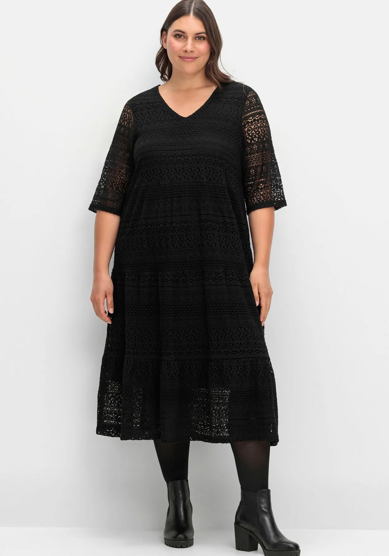 Stufenkleid aus Spitze, mit blickdichtem Futter<sheego Discount