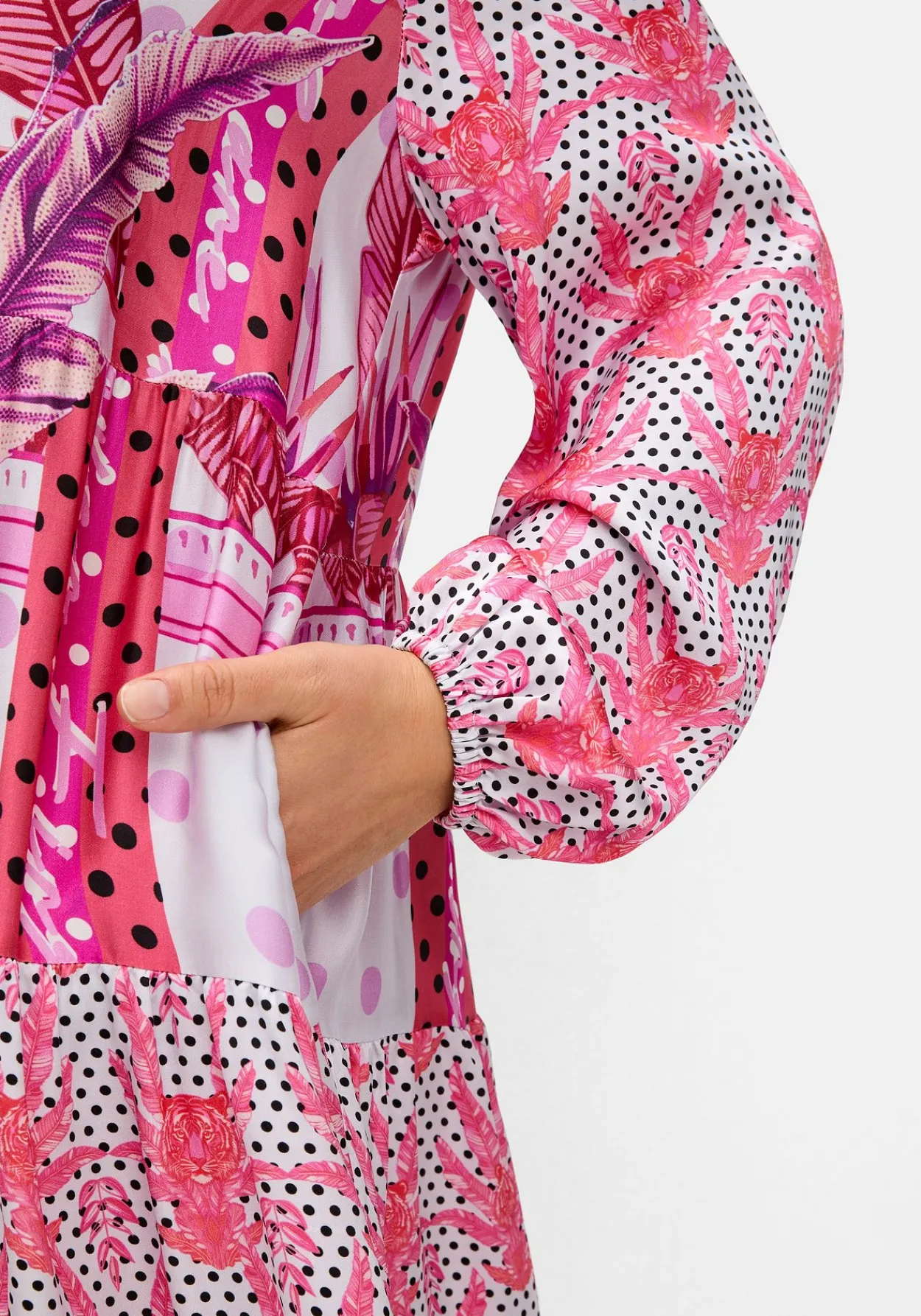 Stufenkleid in Knielänge mit Ballonärmeln<sheego loves miss goodlife Outlet