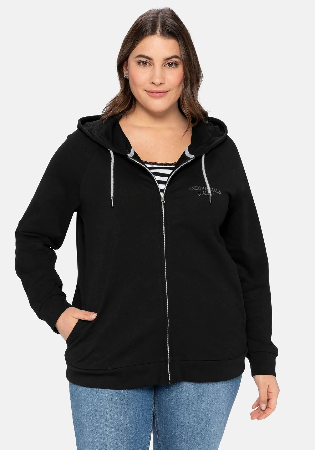Sweatjacke mit Kapuze und kleinem Brust-Print<sheego Discount