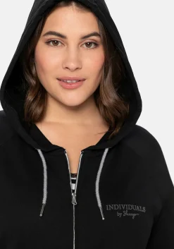 Sweatjacke mit Kapuze und kleinem Brust-Print<sheego Discount