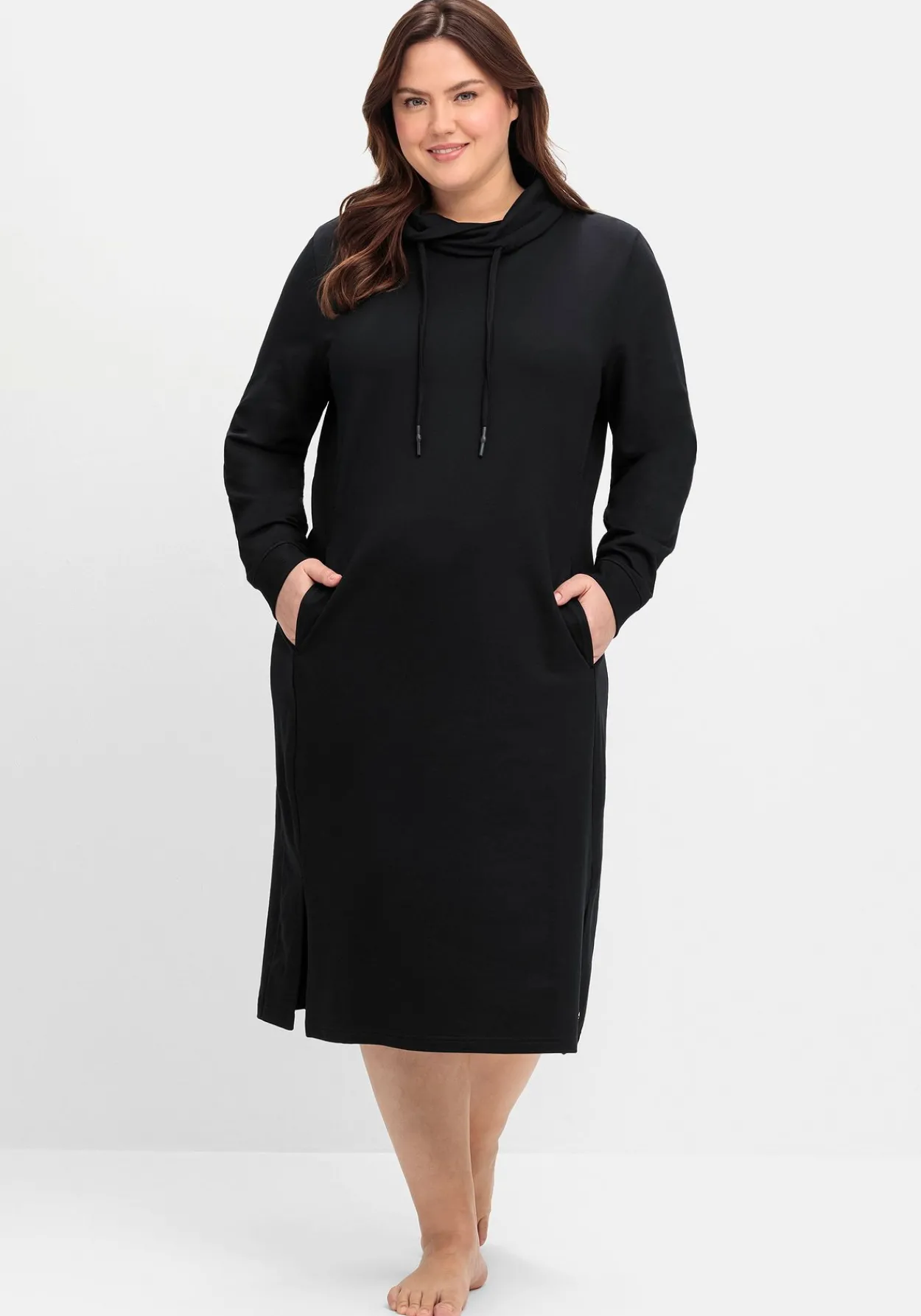 Sweatkleid mit weitem Kragen und Seitentaschen<sheego Online