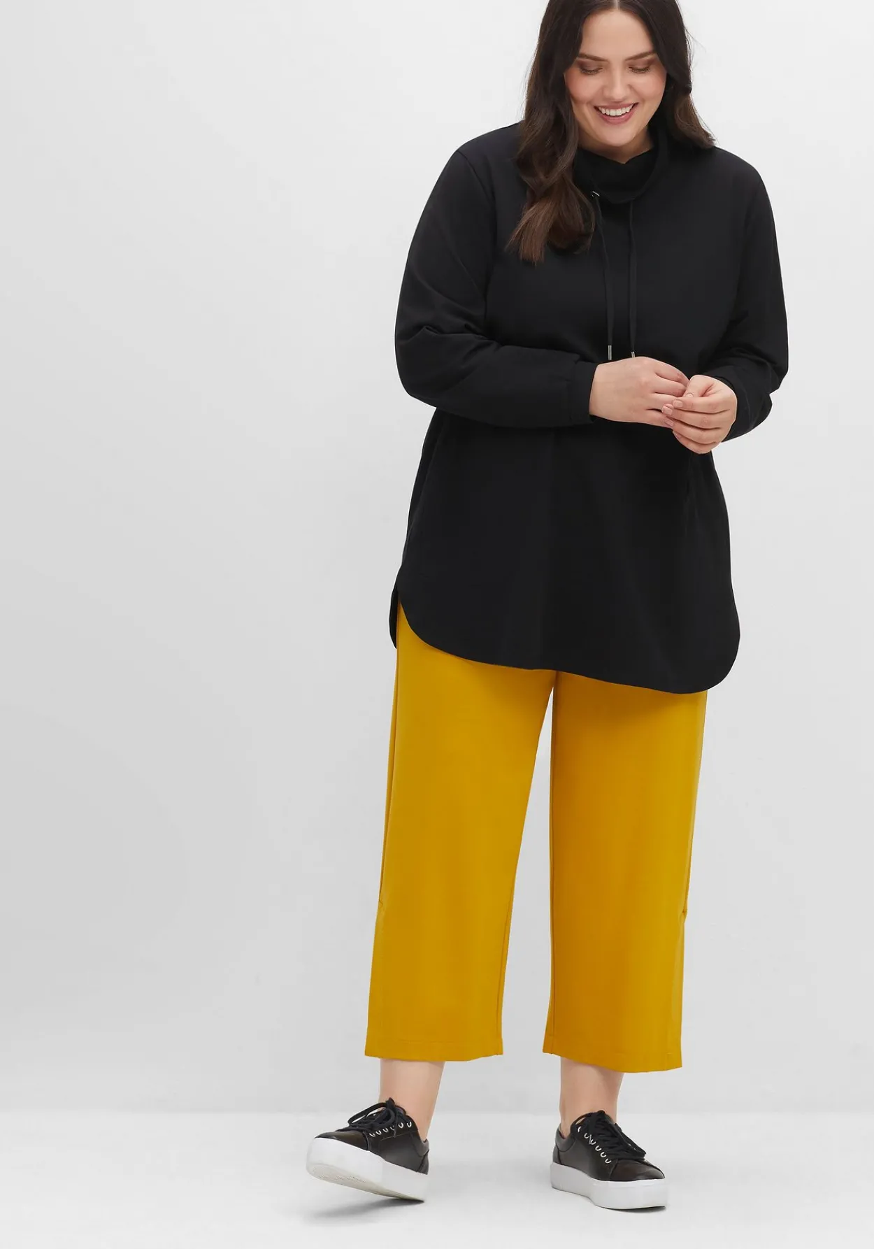 Sweatshirt mit hohem Kragen und Tunnelzug<sheego Online