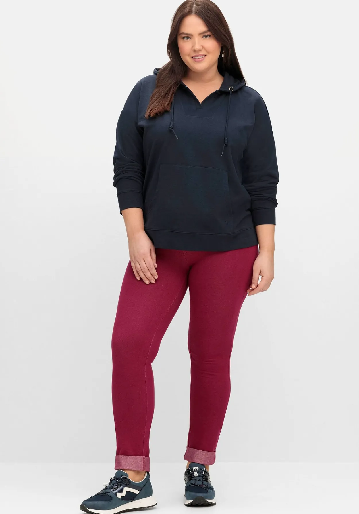 Sweatshirt mit Kapuze und Kängurutasche<sheego New