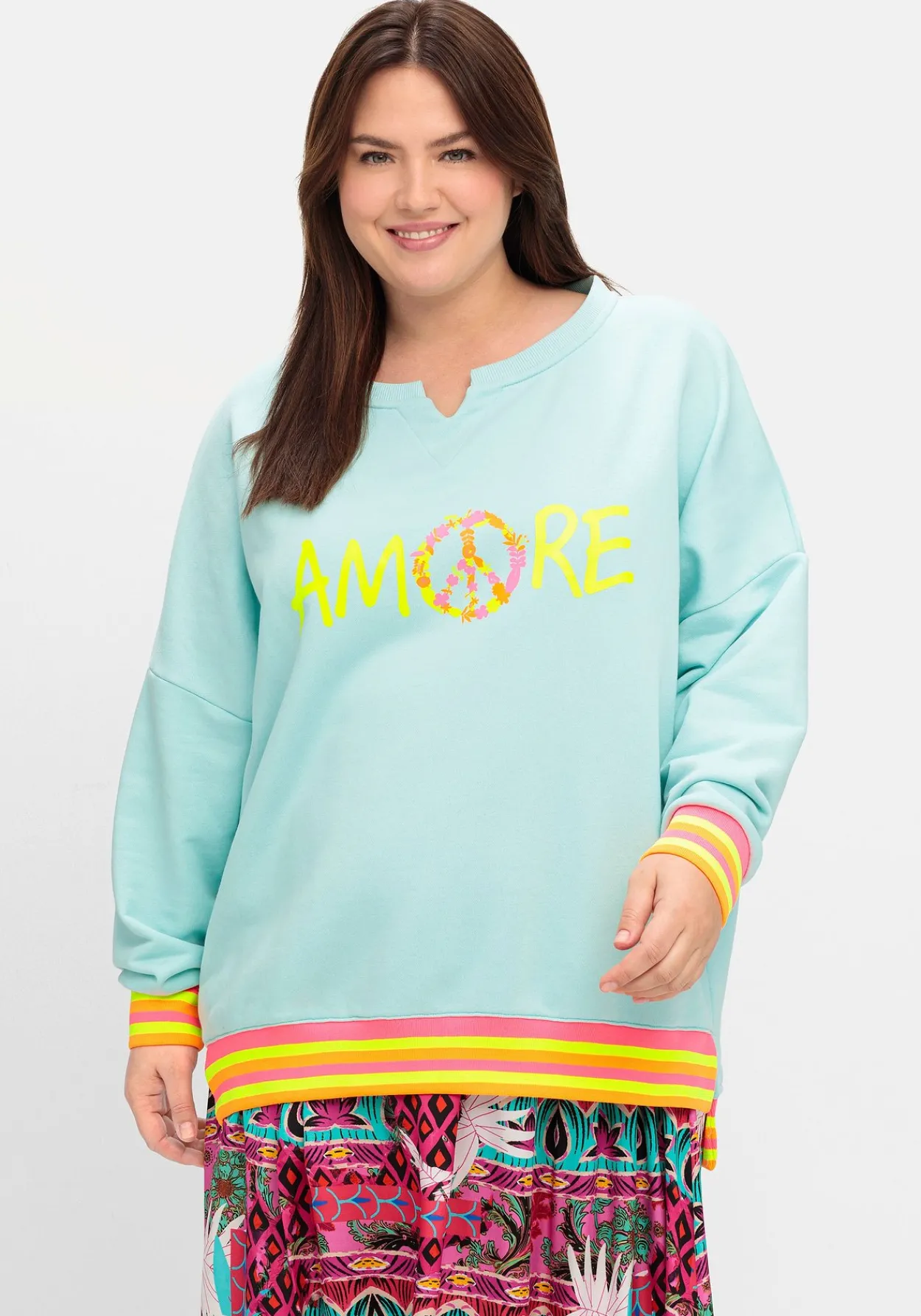 Sweatshirt mit Statementprint und Ringelbündchen<sheego loves miss goodlife Hot