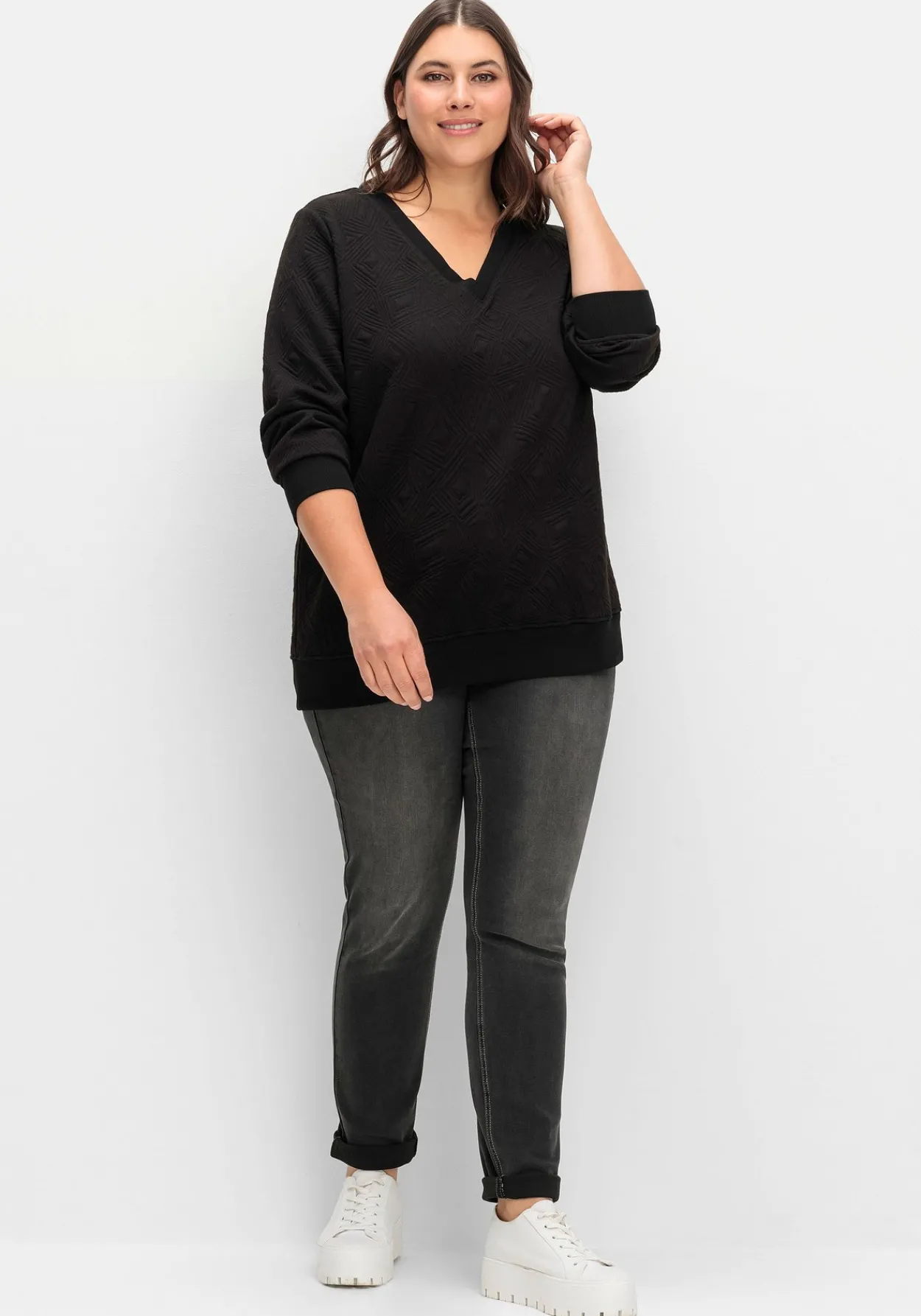 Sweatshirt mit Steppmuster und V-Ausschnitt<sheego Hot
