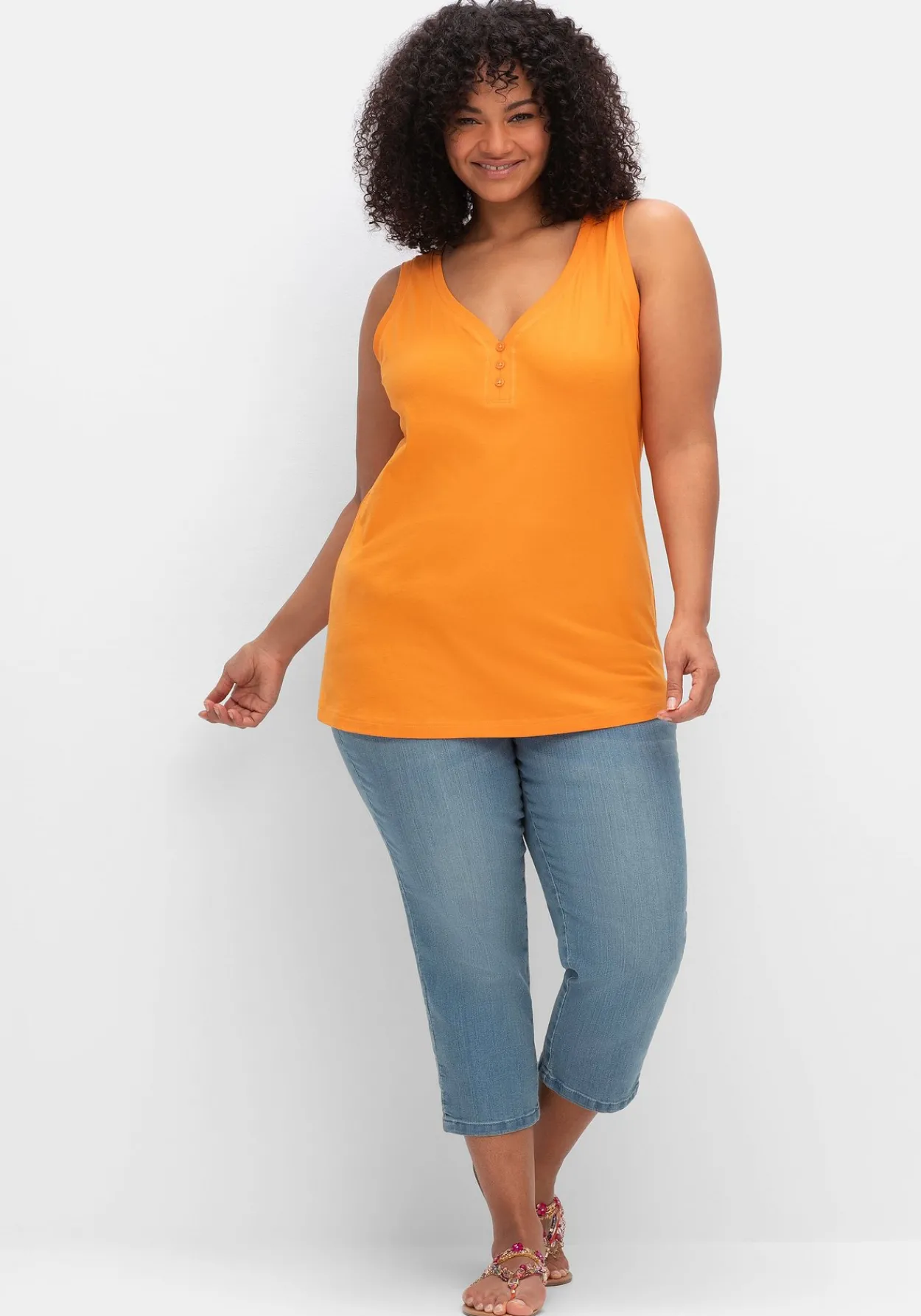 Tanktop mit V-Ausschnitt und Zierknopfleiste<sheego Discount