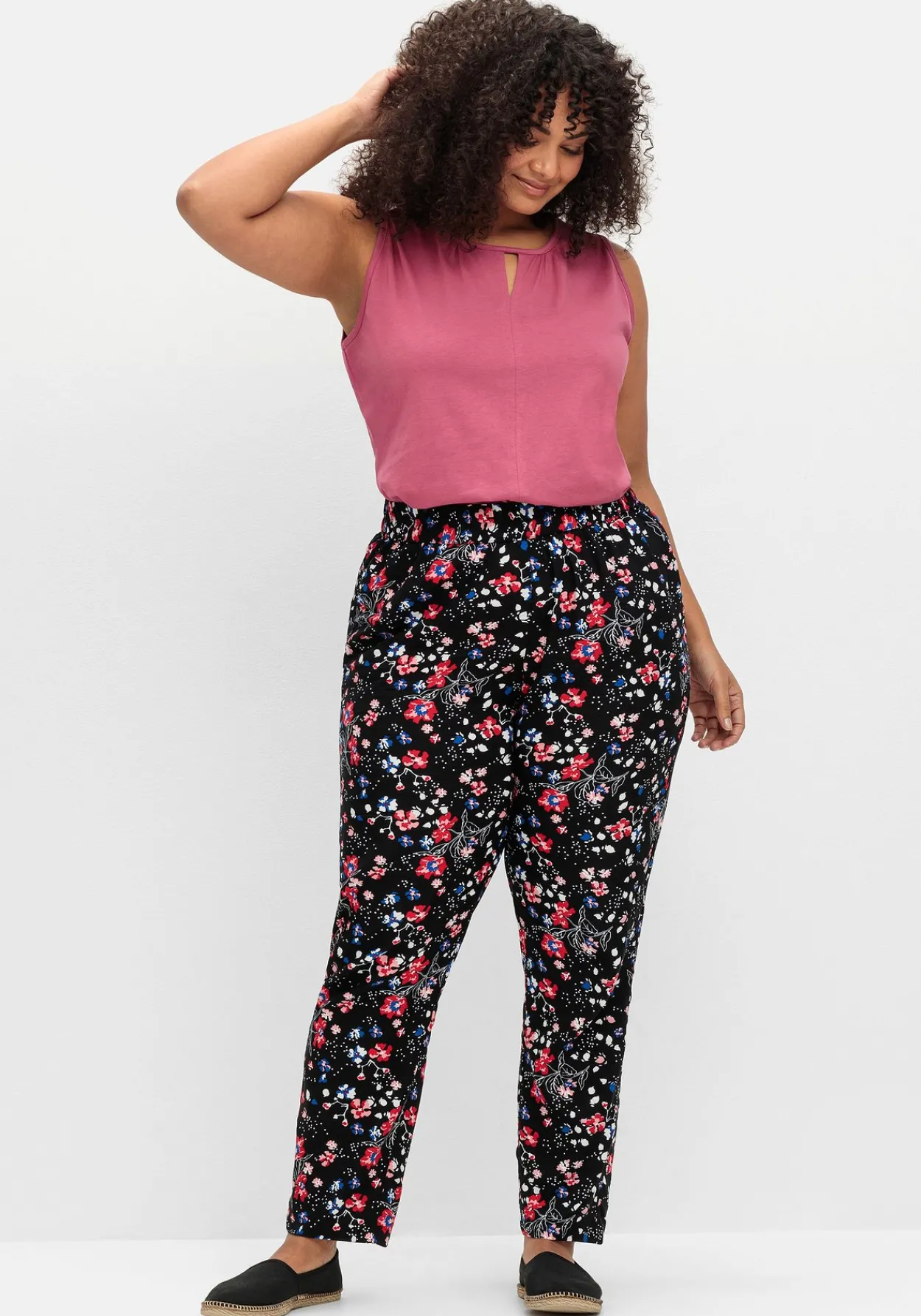 Top mit leichter Raffung und Cut-out am Ausschnitt<sheego Outlet