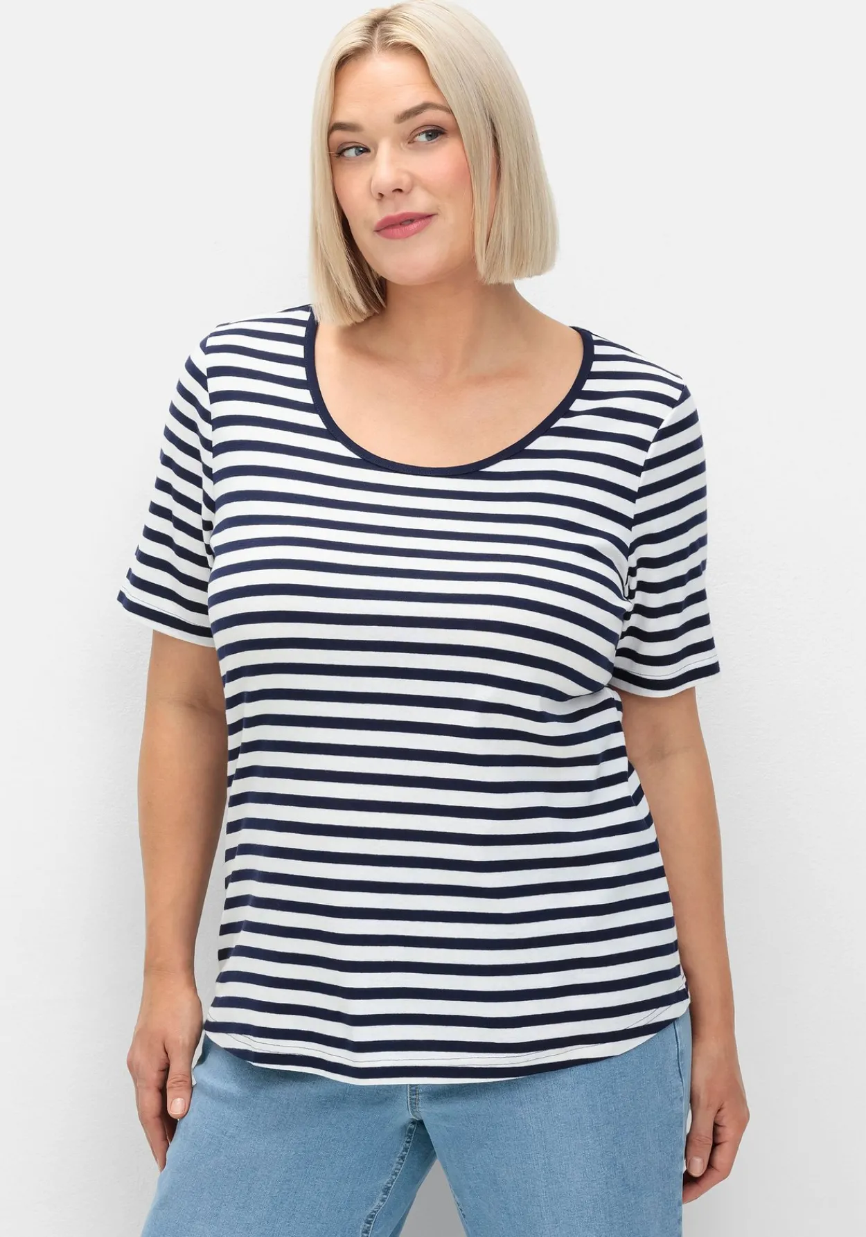 T-Shirt mit Streifen und Rundhalsausschnitt<sheego Hot