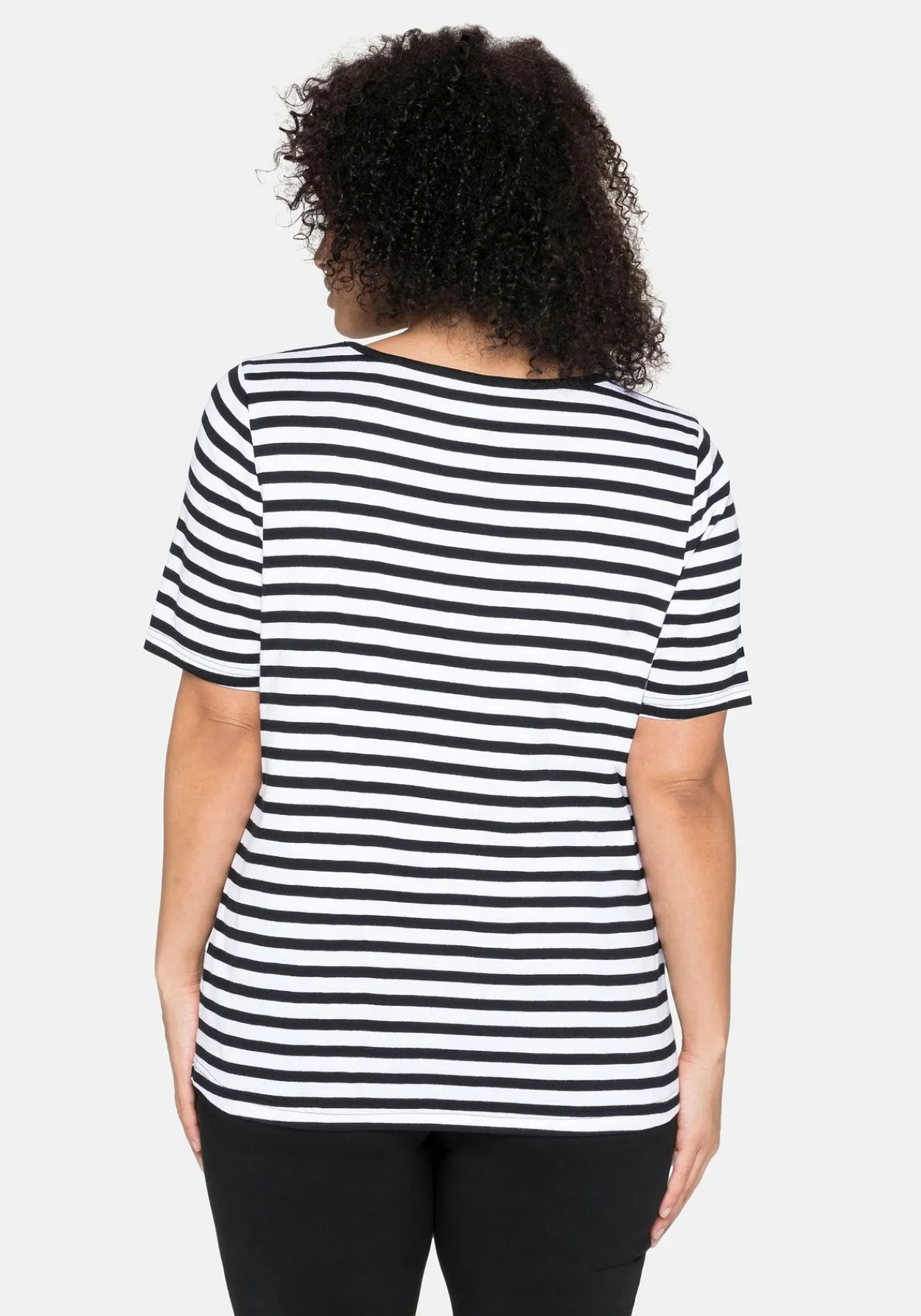 T-Shirt mit Streifen und Rundhalsausschnitt<sheego Fashion
