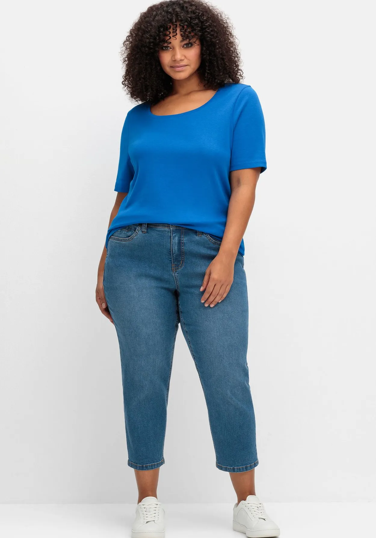 T-Shirt mit tiefem Ausschnitt und längerem Ärmel<sheego Outlet