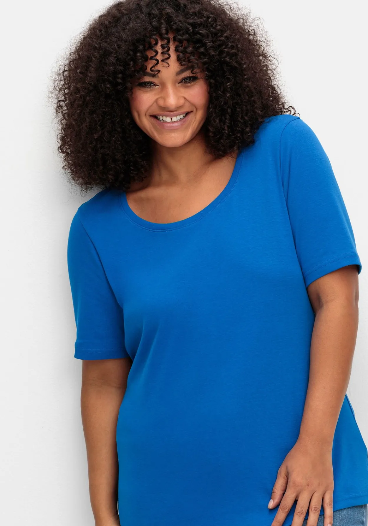 T-Shirt mit tiefem Ausschnitt und längerem Ärmel<sheego Outlet