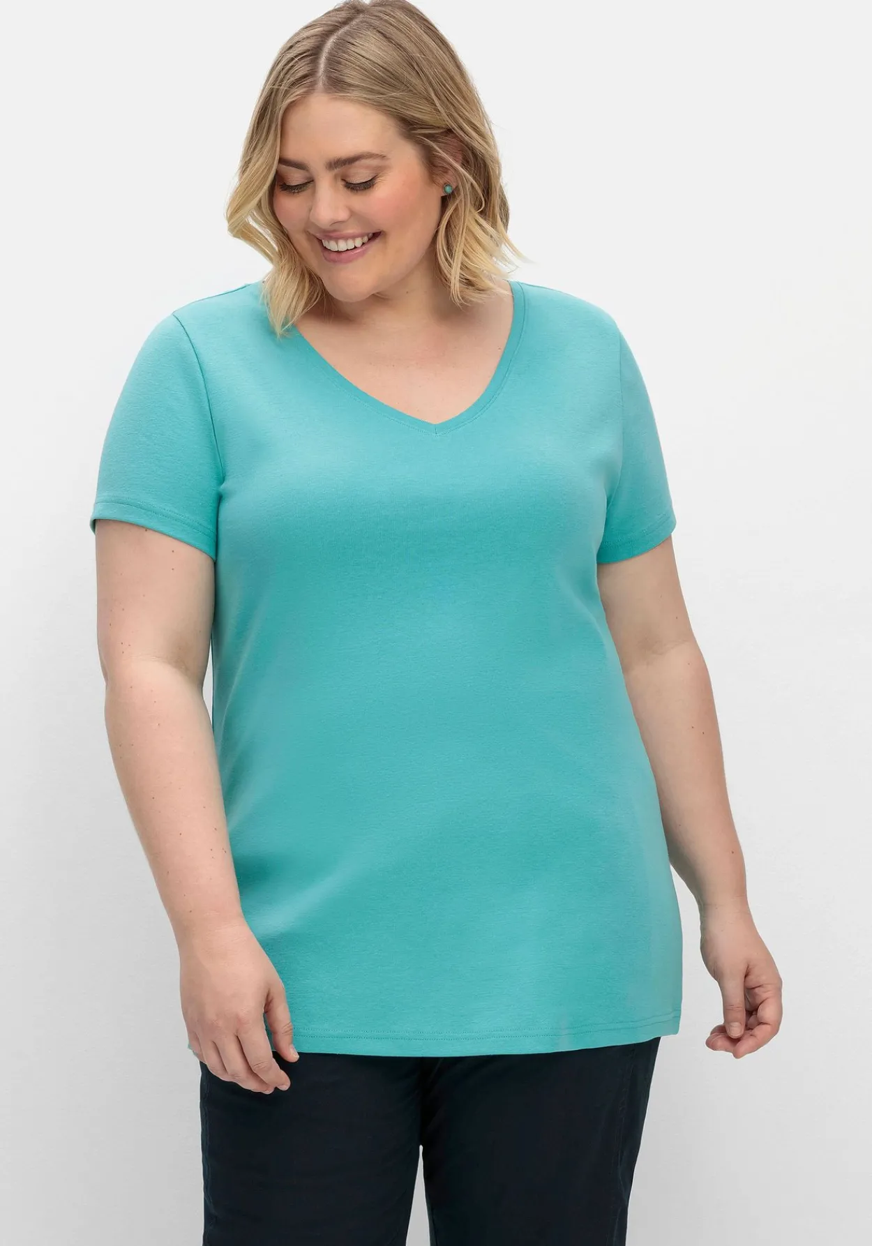 T-Shirt mit V-Ausschnitt<sheego Sale