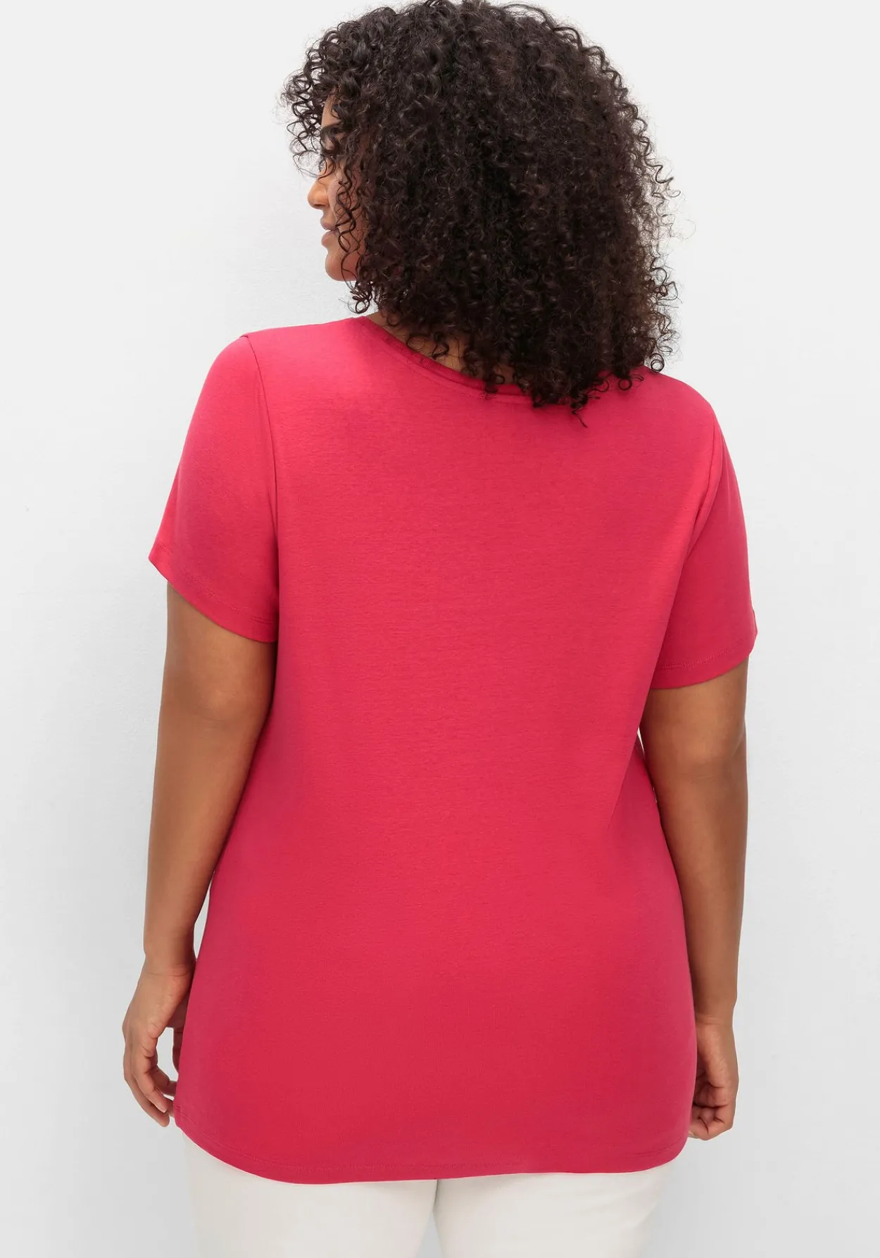 T-Shirt mit V-Ausschnitt<sheego Fashion