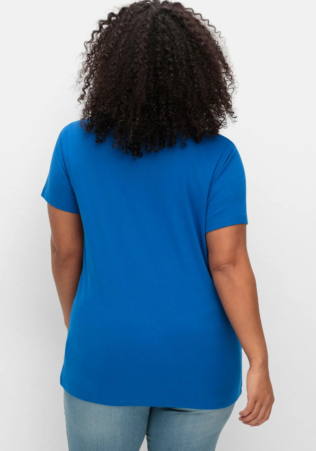 T-Shirt mit V-Ausschnitt<sheego Hot