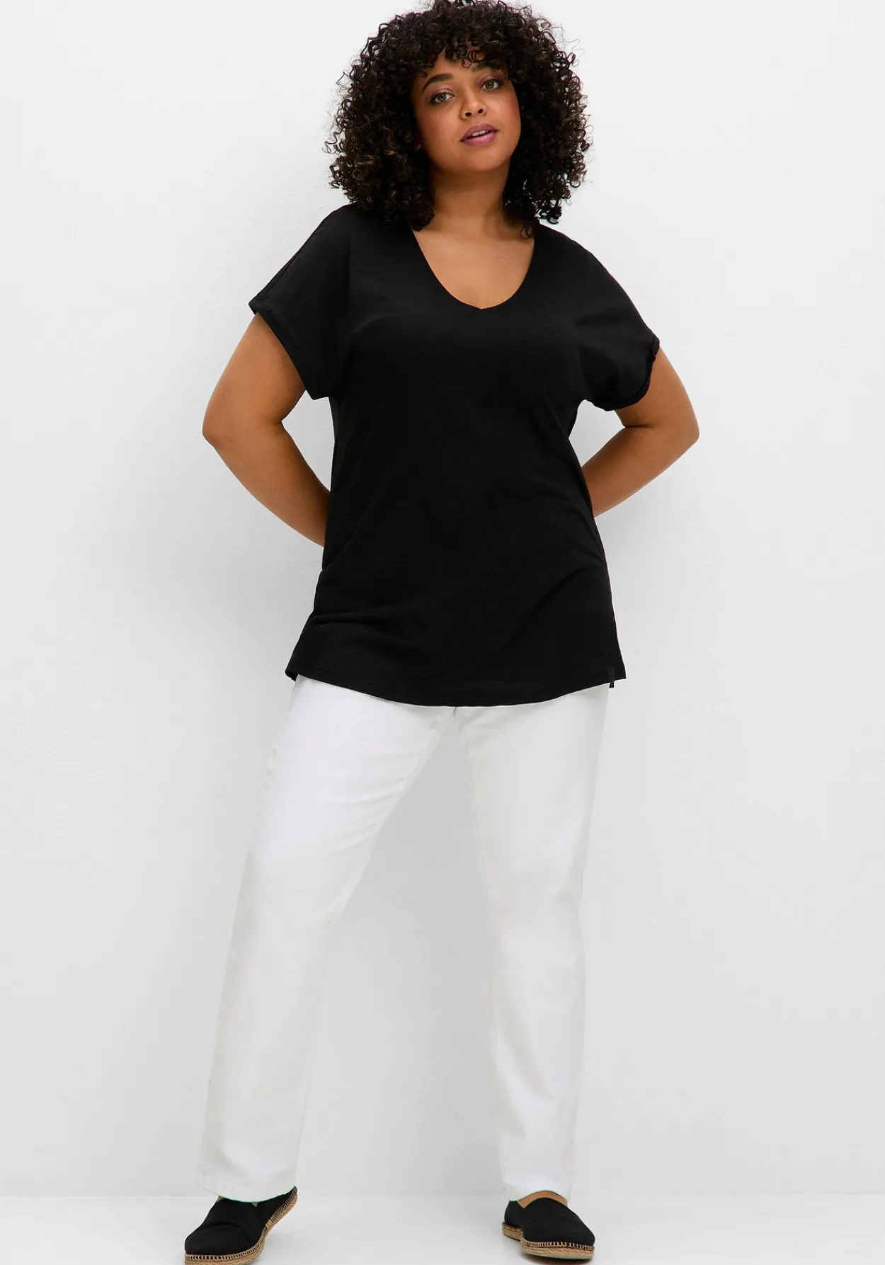 T-Shirt mit V-Ausschnitt, aus Flammgarn<sheego Clearance