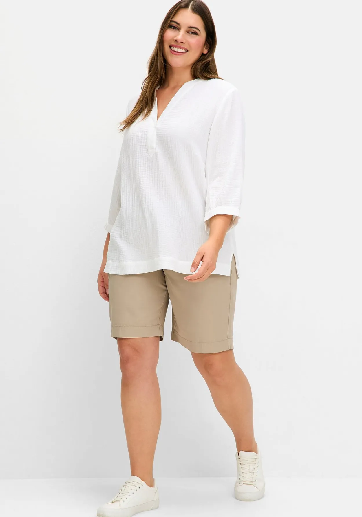 Tunika mit 3/4-Arm und V-Schlitz, aus Musselin<sheego Online