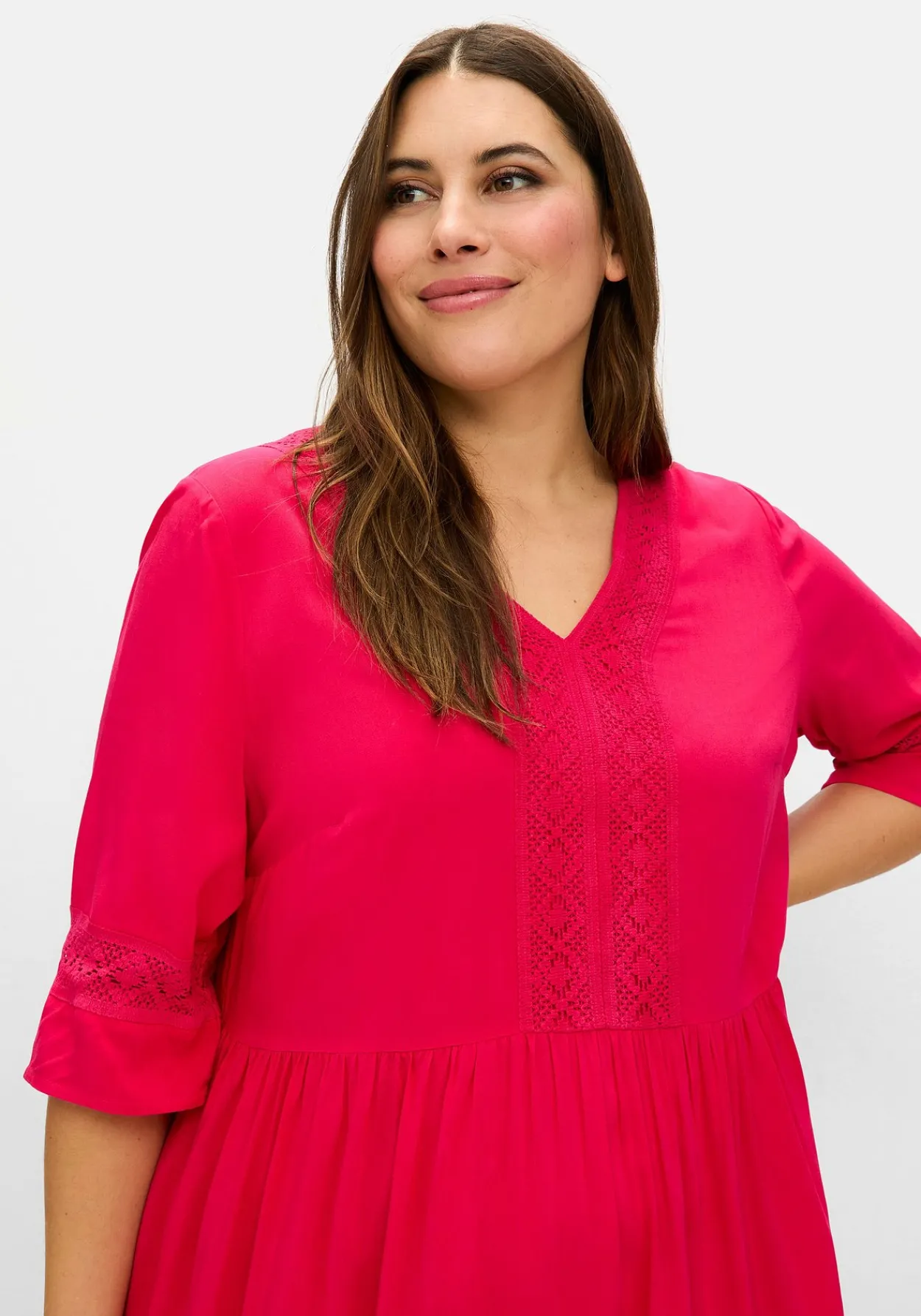 Weit schwingendes Kleid mit Häkelspitze<sheego Sale