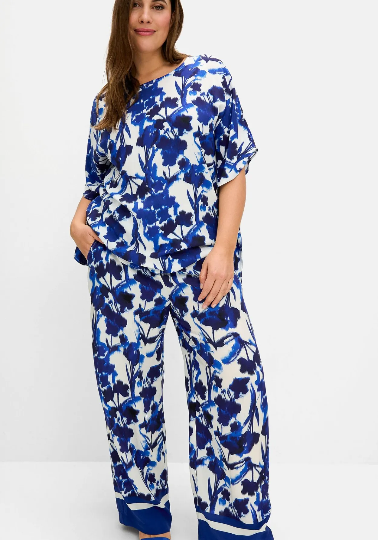 Weite, fließende Hose mit Blumendruck<sheego New