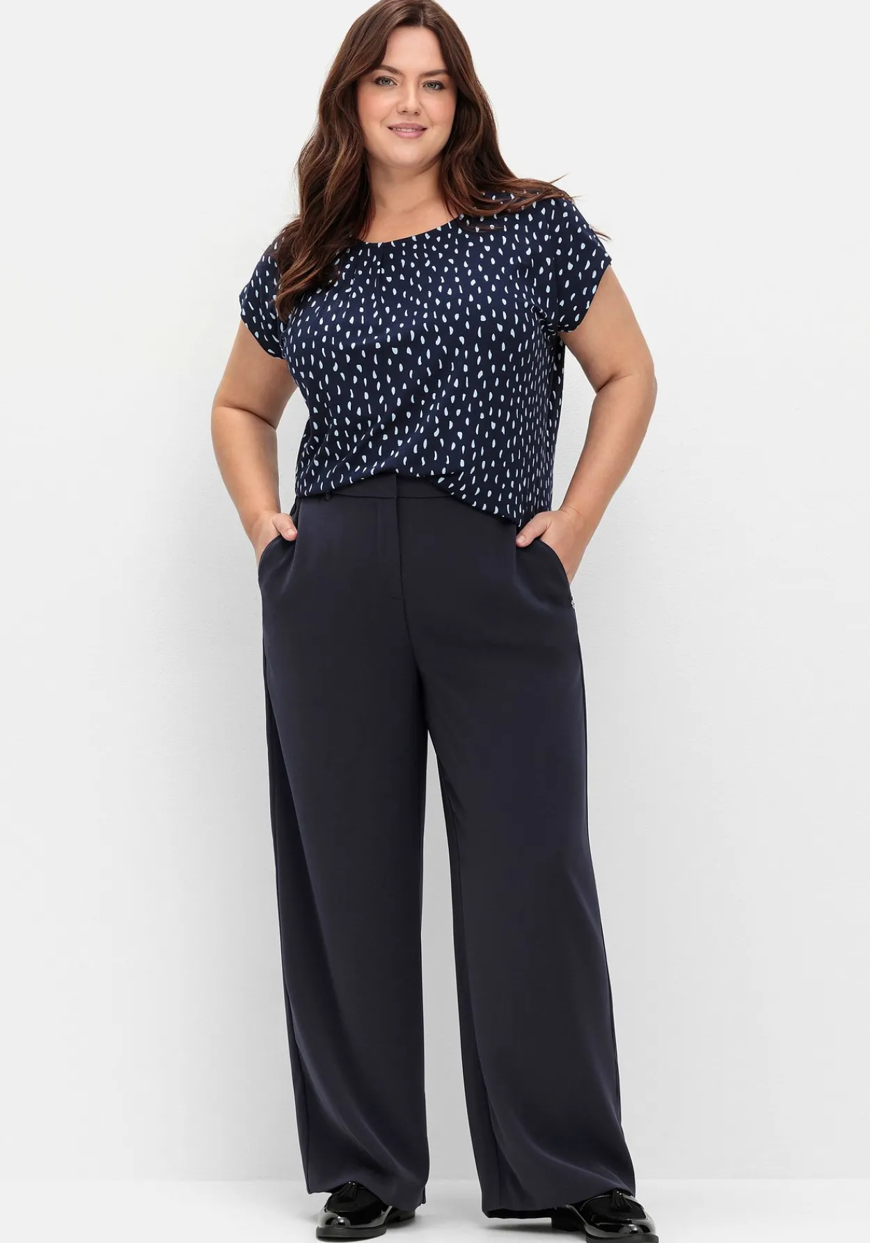 Weite gepflegte Hose mit Teilgummibund<sheego Fashion