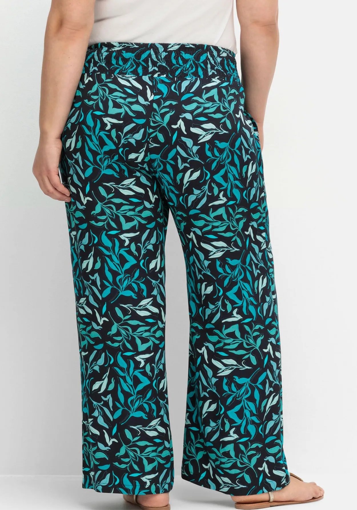 Weite Schlupfhose mit Smokbund und Blätterprint<sheego Hot